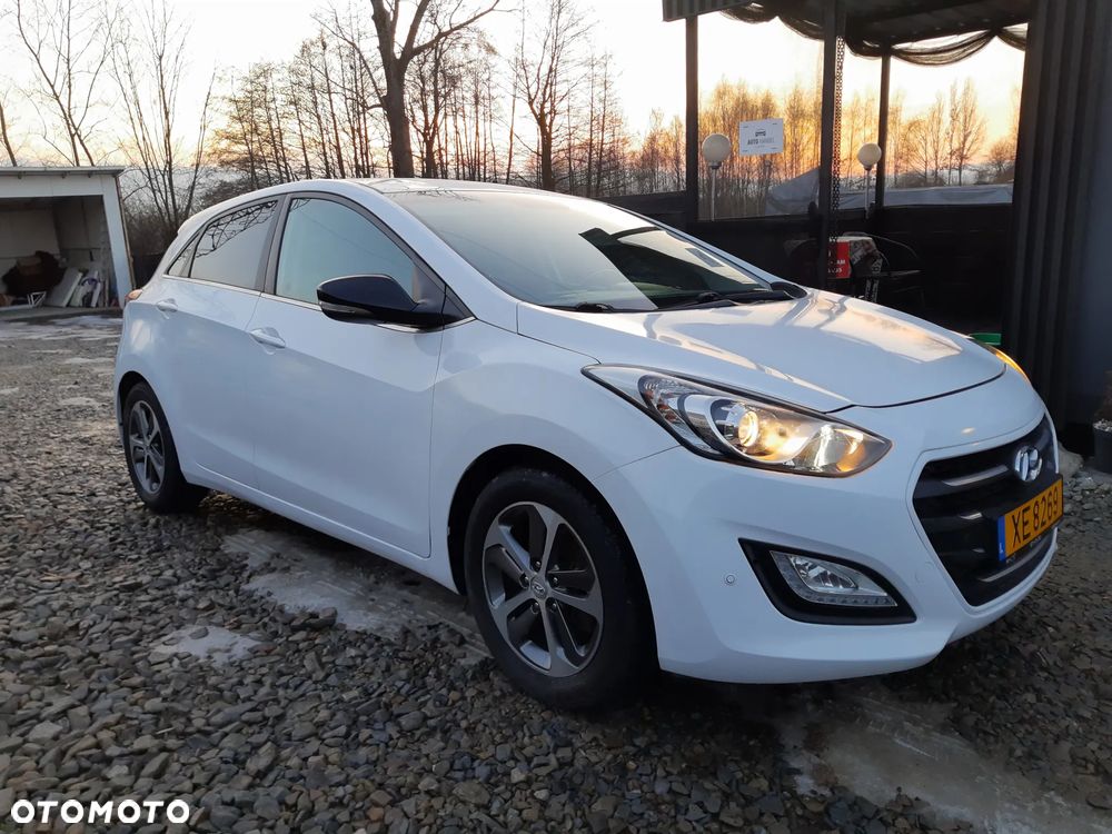 Hyundai i30 blue 1.6 CRDi Passion - 2