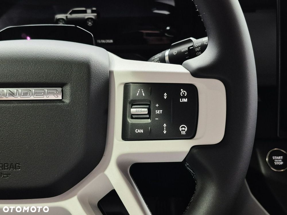 Land Rover Defender - 24
