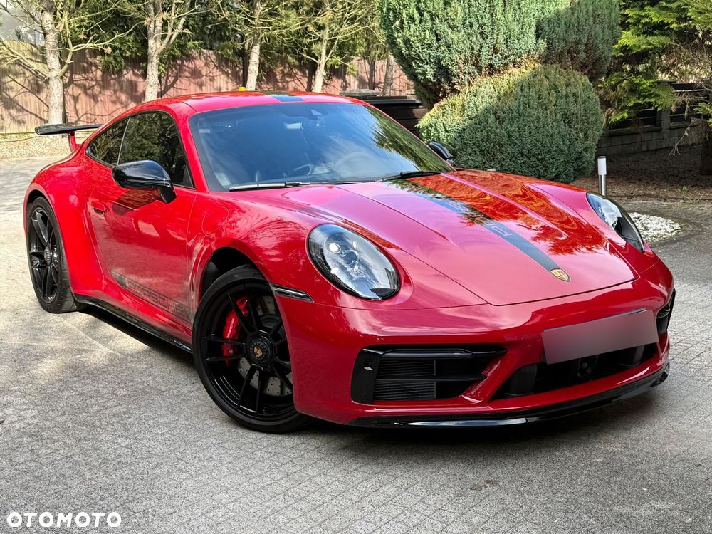 Porsche 911 Carrera GTS - 2