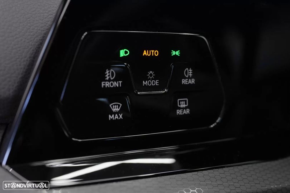 VW Golf 2.0 TDI GTD DSG - 35