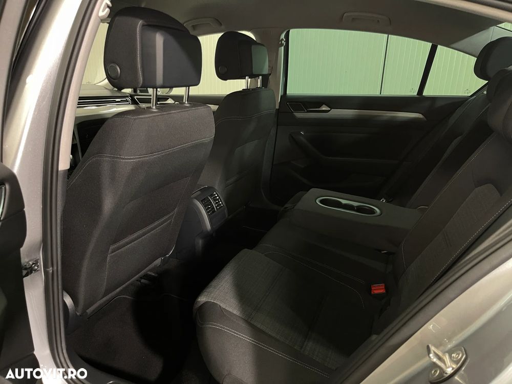 Volkswagen Passat 1.5 TSI ACT DSG Comfortline - 12