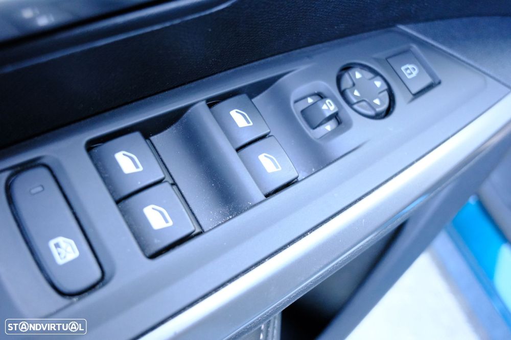 Peugeot 3008 1.2 Hybrid Allure e-DCS6 - 37