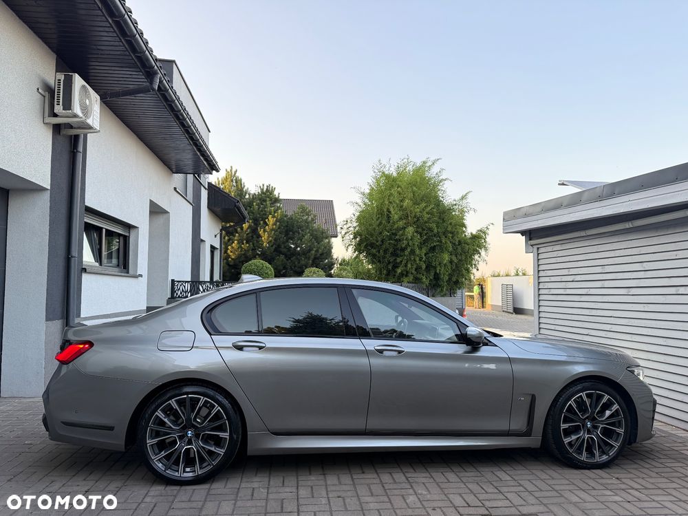 BMW Seria 7 745e - 5