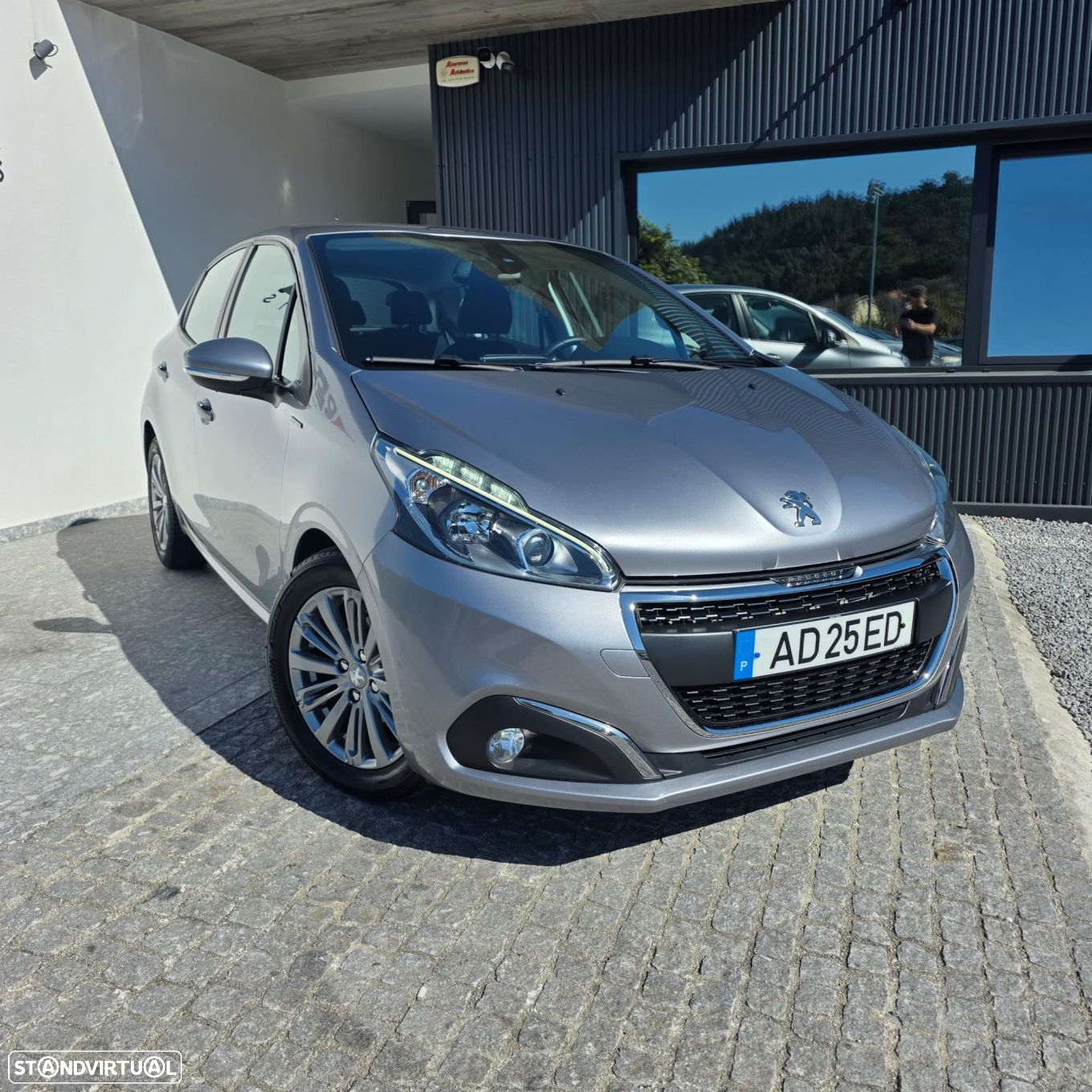 Peugeot 208 1.2 PureTech Signature - 4
