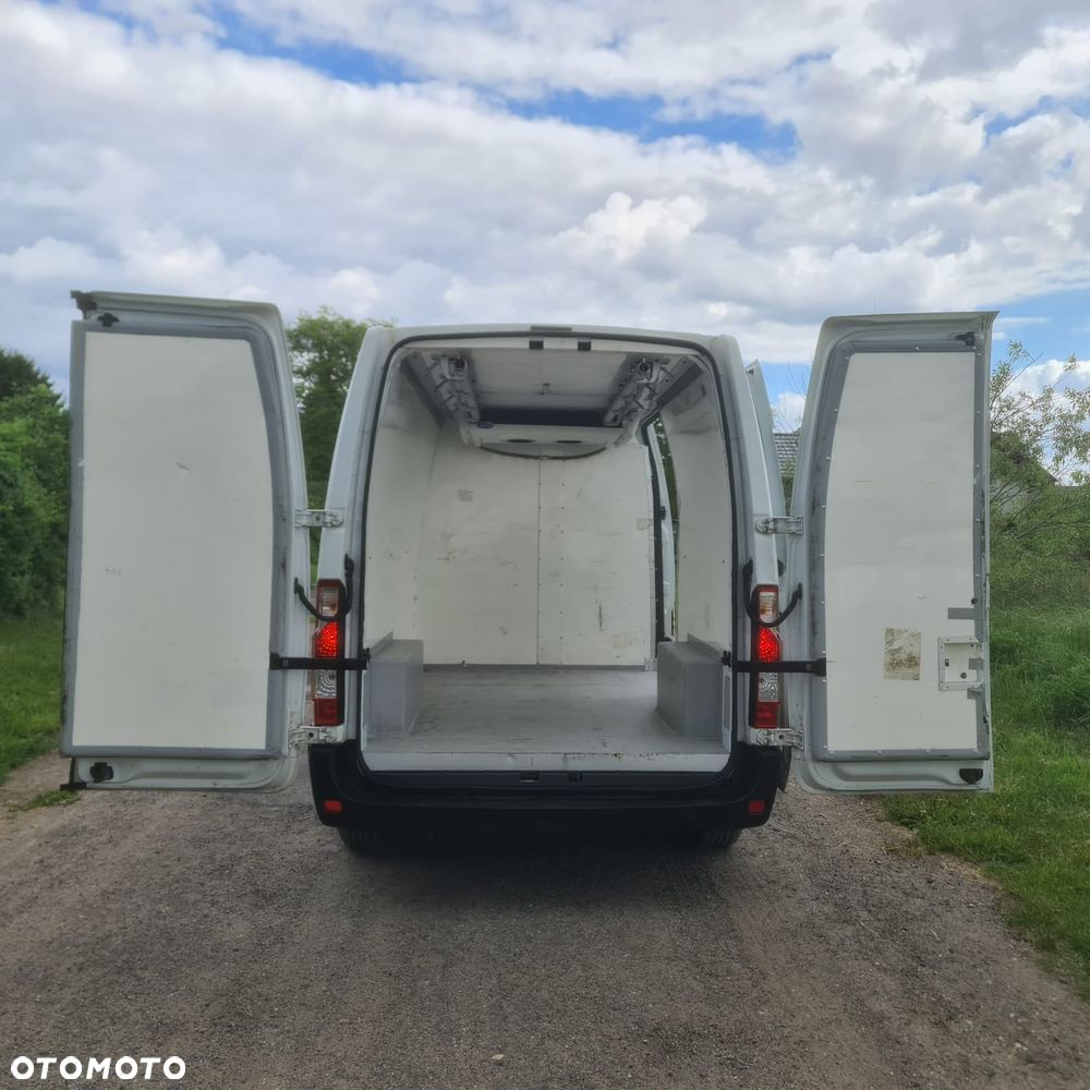 Nissan NV400 - 11