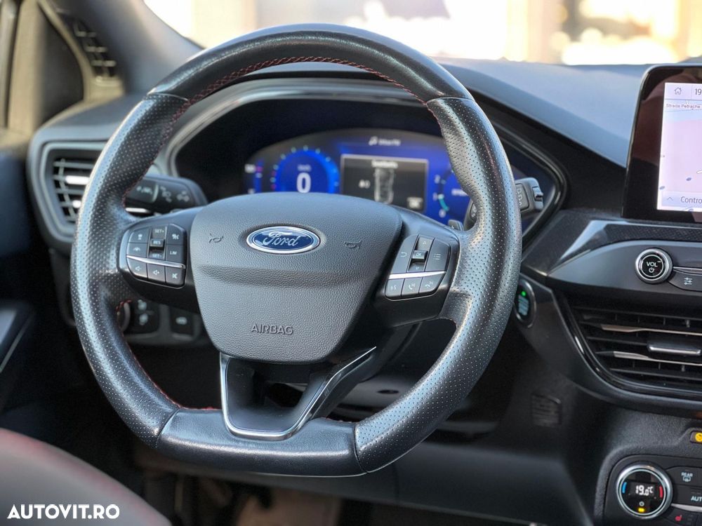 Ford Focus 1.5 EcoBoost ST-Line - 12