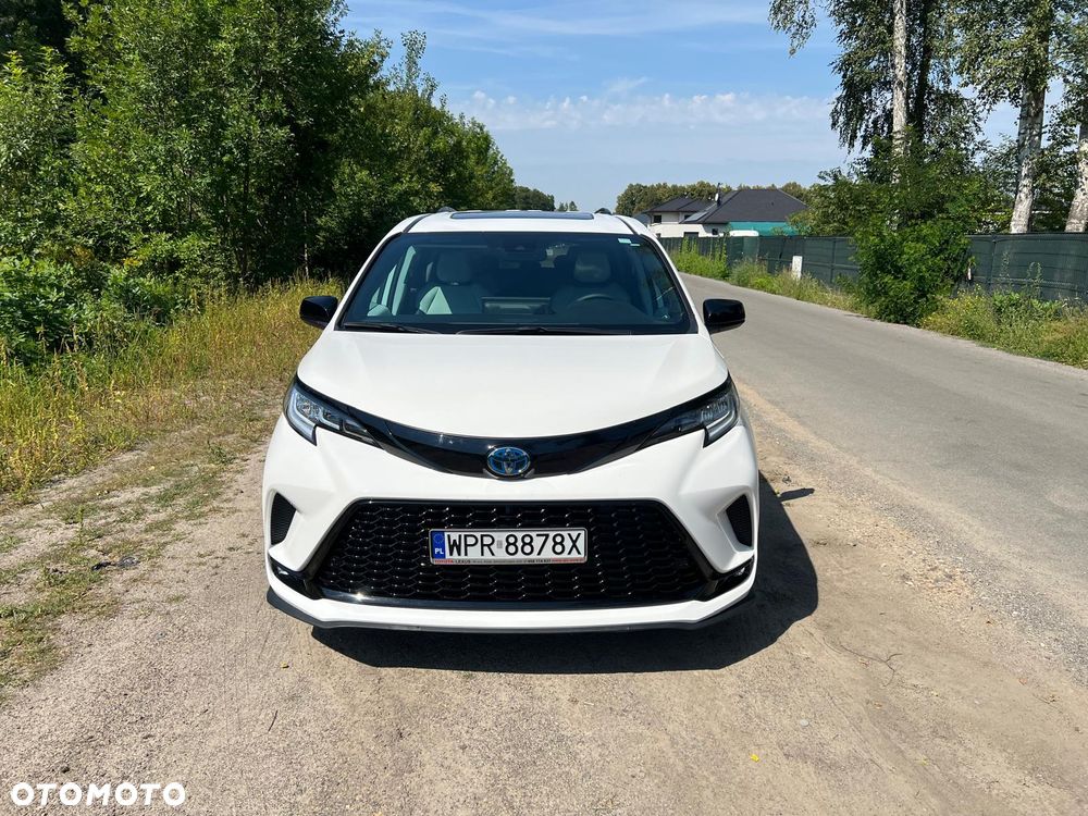 Toyota Sienna - 4
