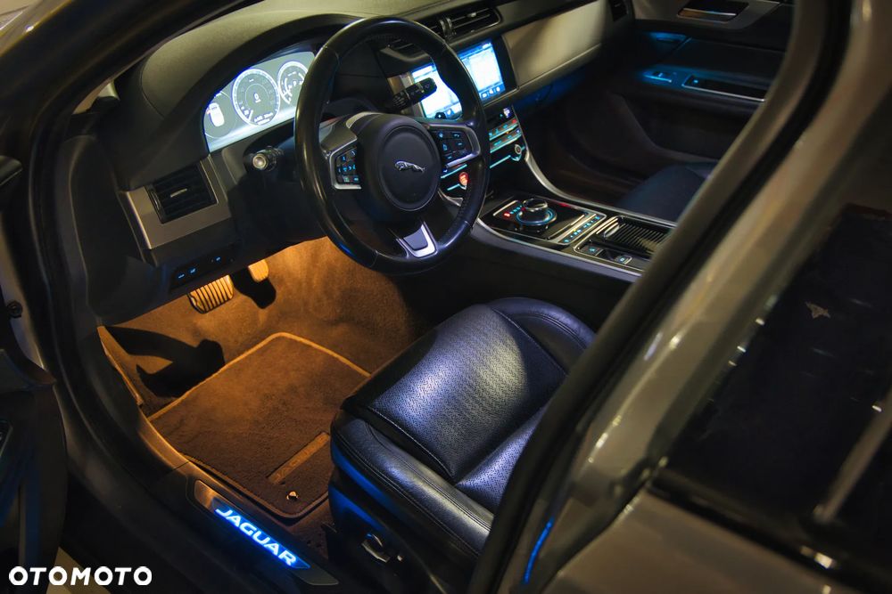 Jaguar XF 2.0 T Prestige - 13