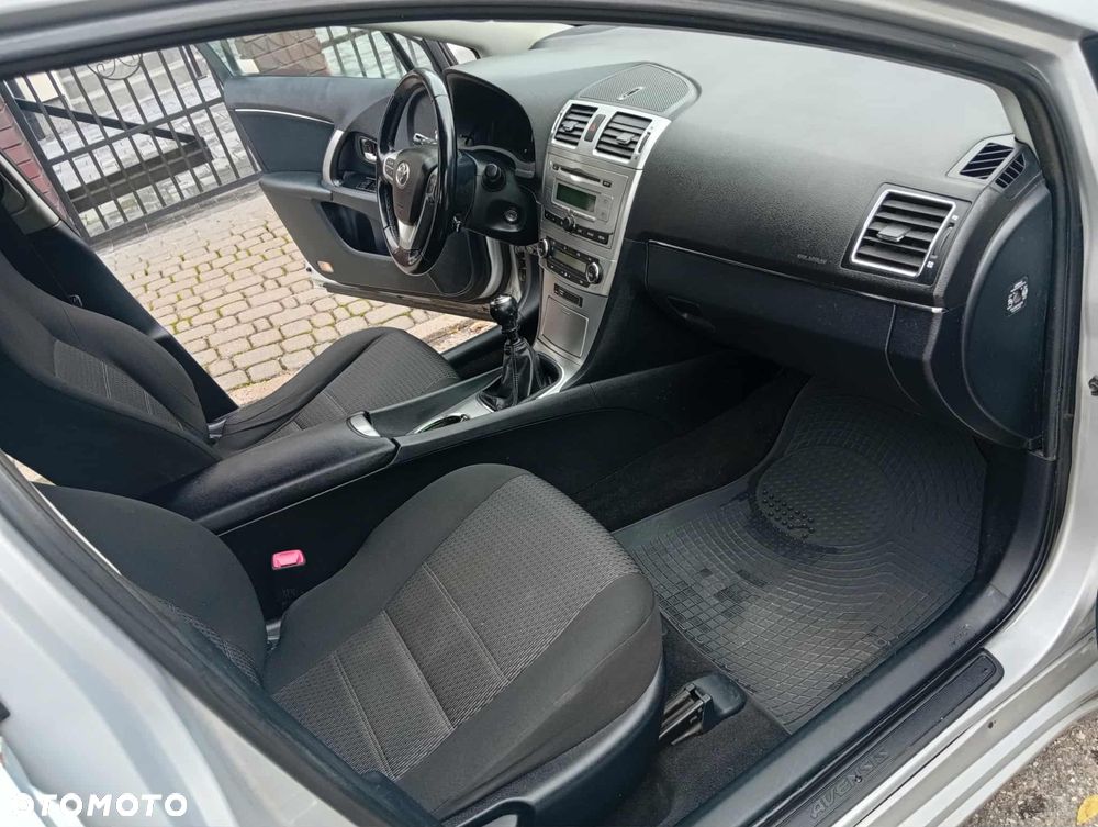 Toyota Avensis 1.8 Sol EU5 - 7