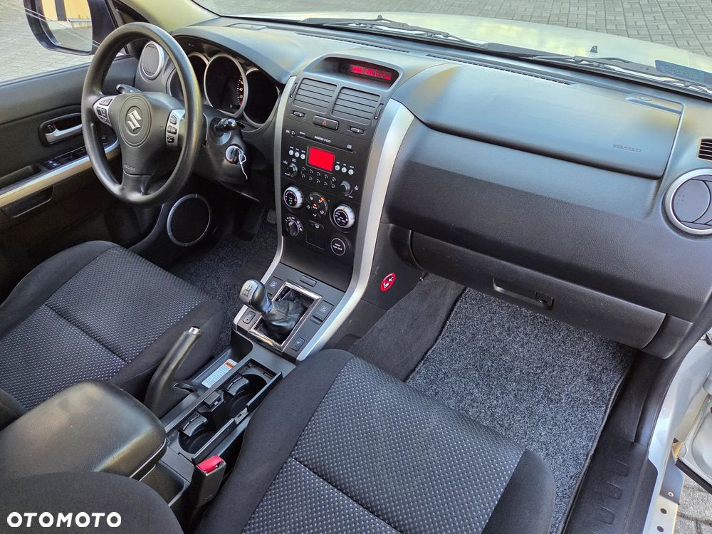 Suzuki Grand Vitara 1.9 DDiS Comfort DPF Family - 20