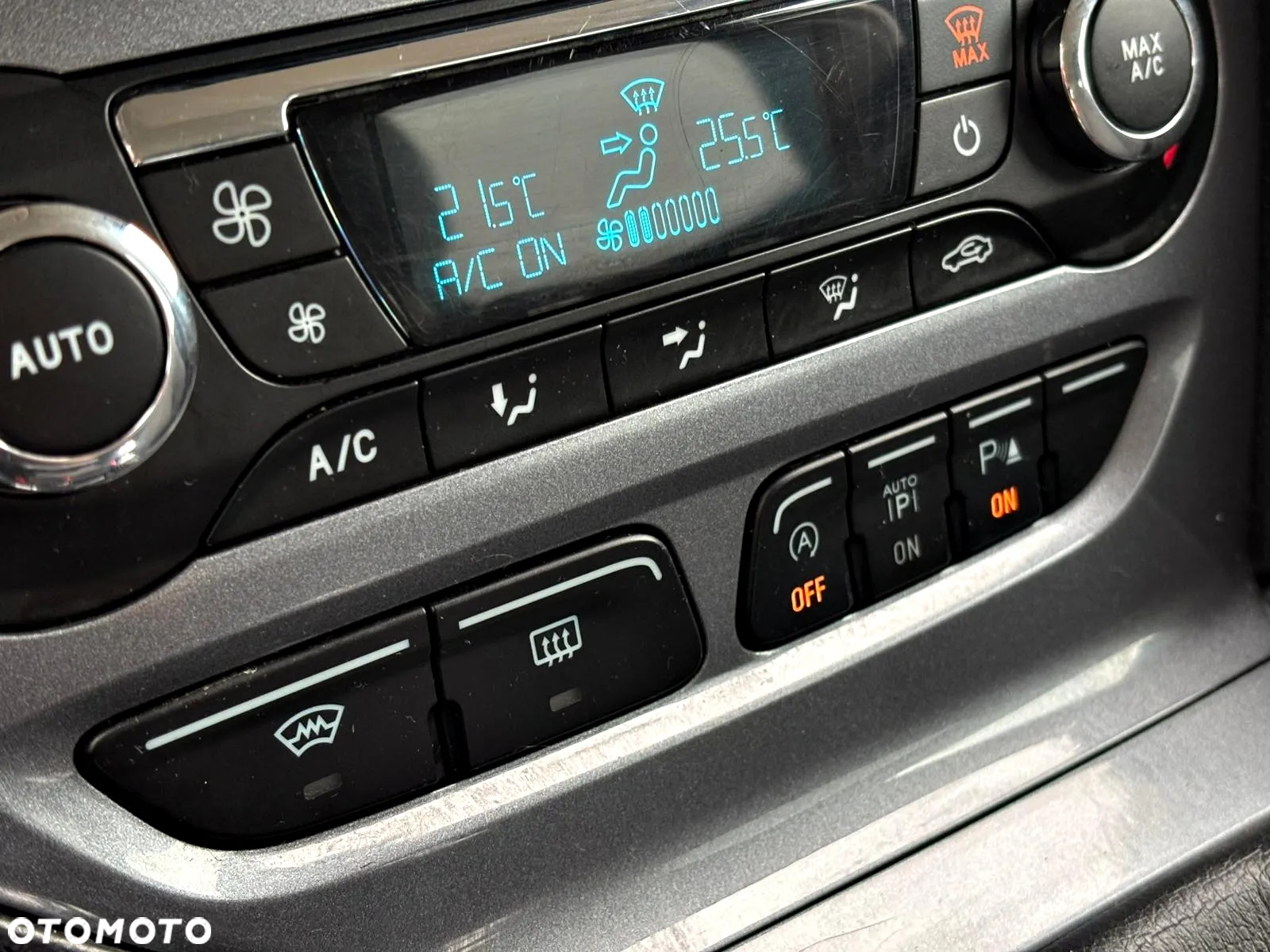 Ford Focus 1.6 EcoBoost Titanium - 28