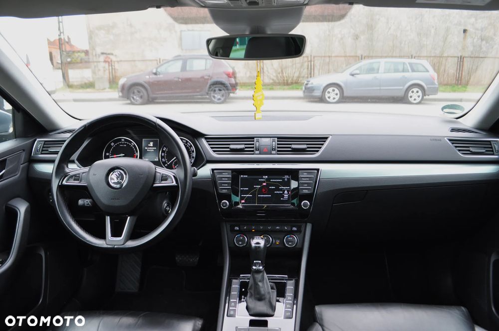 Skoda Superb 2.0 TDI DSG Premium Edition - 13