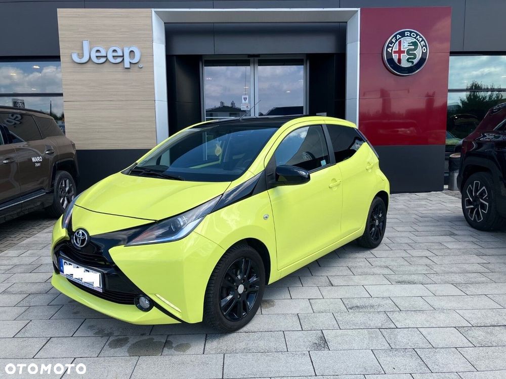 Toyota Aygo x-play touch - 1