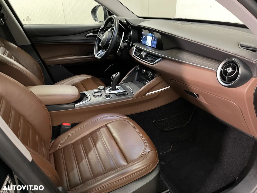 Alfa Romeo Stelvio 2.0 Turbo AWD AT8 Veloce - 11