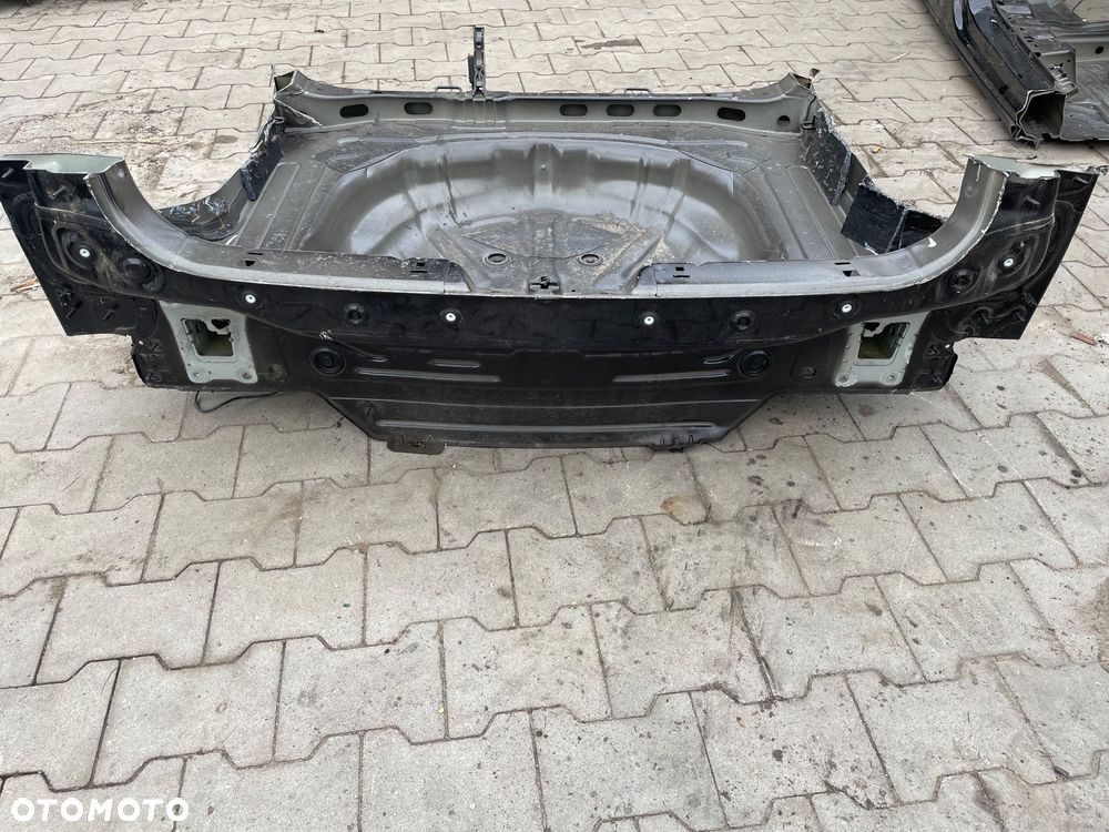 SKODA KAROQ wanna pas tylny szeroki - 1