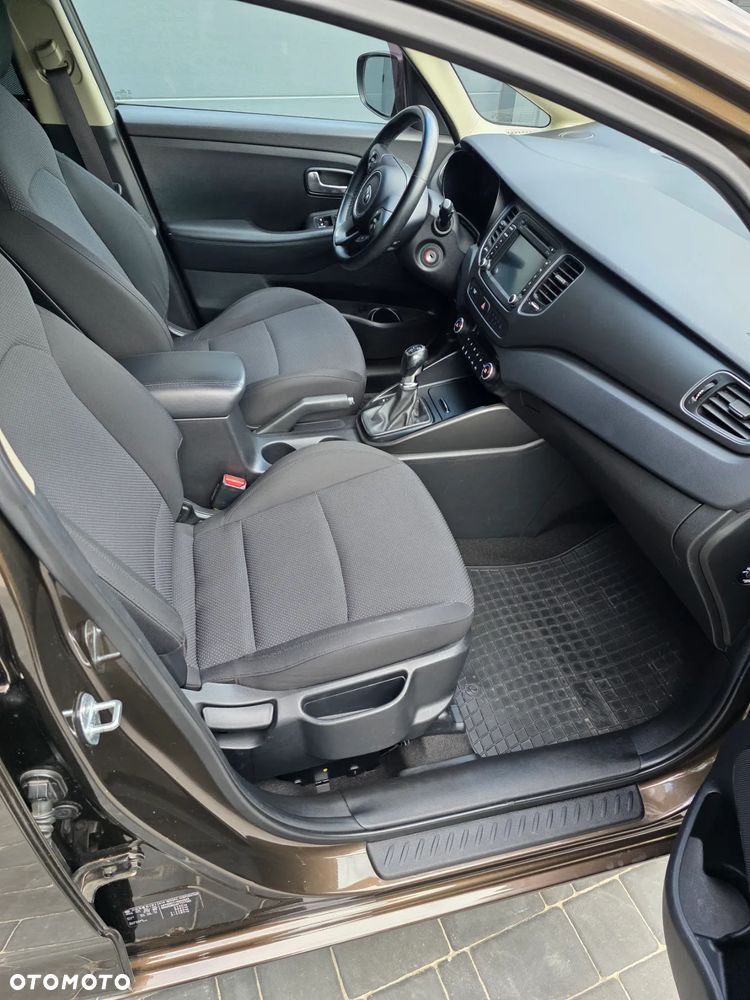 Kia Carens - 16