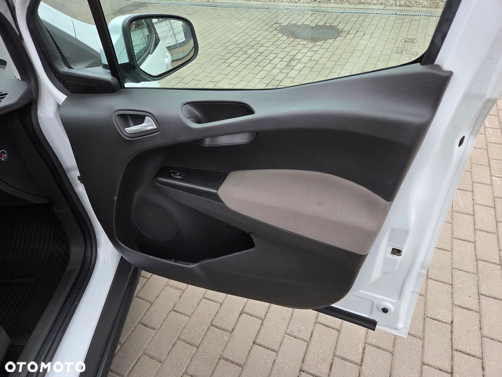 Ford Transit Courier - 24