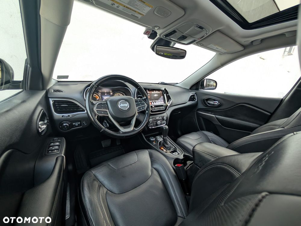 Jeep Cherokee - 16
