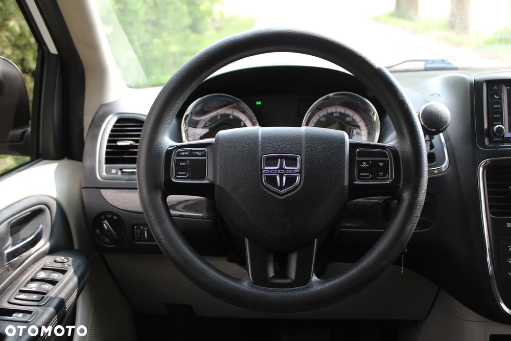 Dodge Grand Caravan - 25