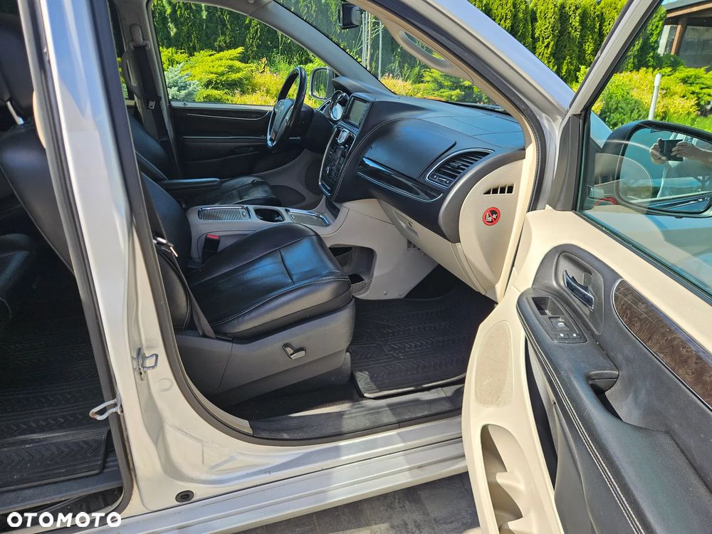 Lancia Voyager 2.8CRD Gold - 17