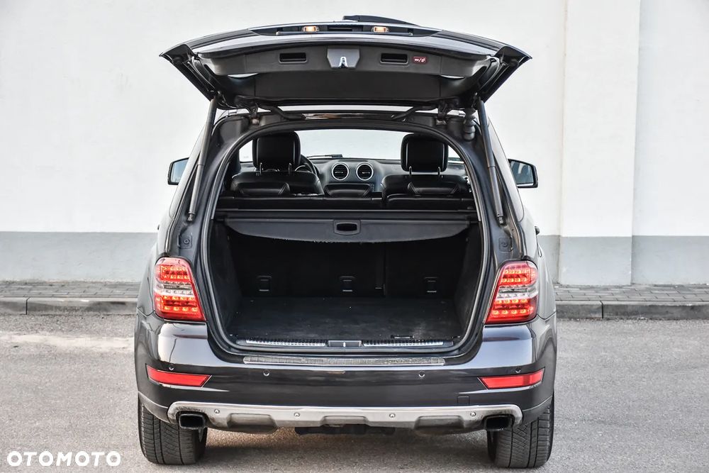 Mercedes-Benz ML 300 CDI 4Matic 7G-TRONIC DPF BlueEFFICIENCY Grand Edition - 38