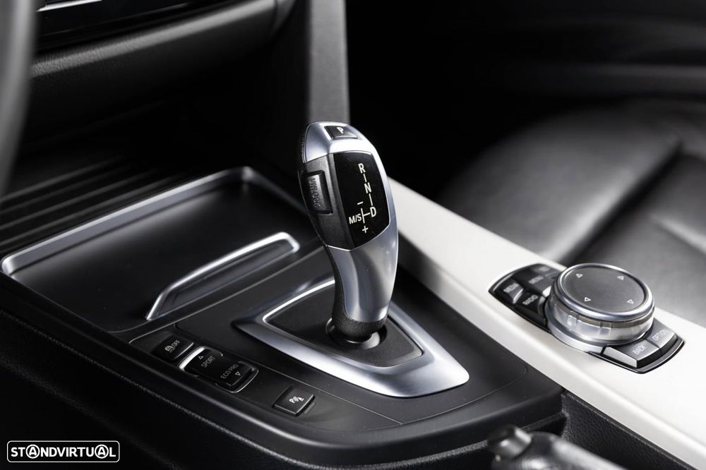 BMW 320 d Aut. Sport Line - 28