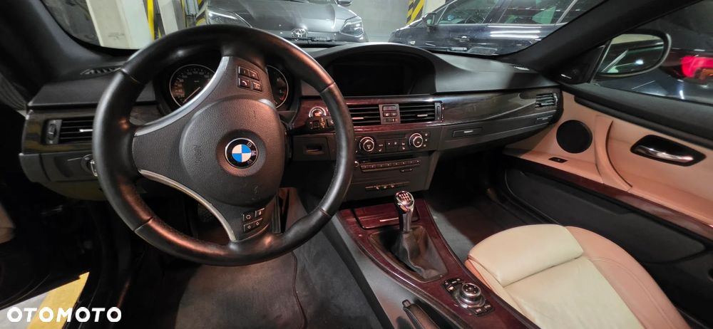BMW Seria 3 330d xDrive - 27