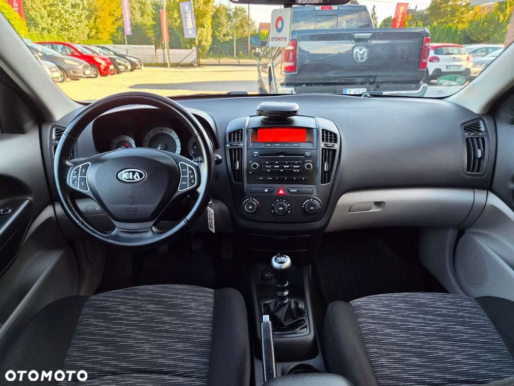Kia Ceed - 25