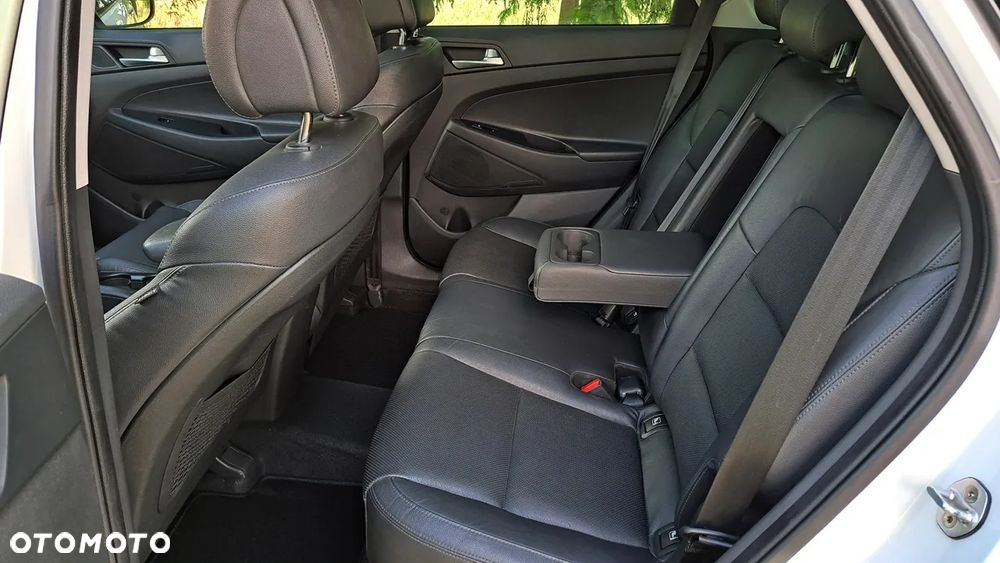 Hyundai Tucson 1.7 CRDI BlueDrive GO 2WD - 19