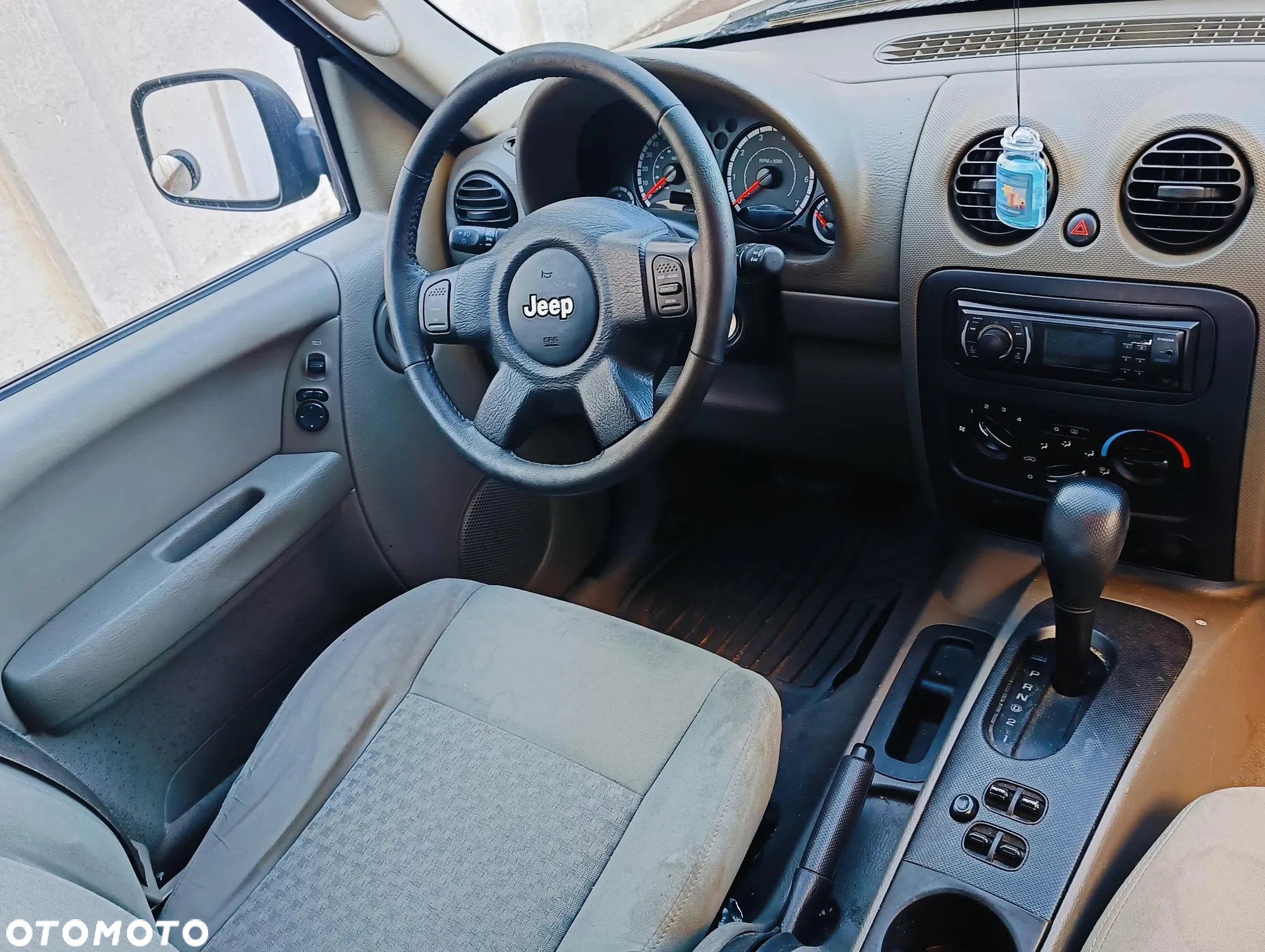 Jeep Liberty 3.7 4x4 - 27