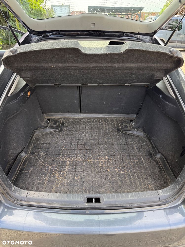 Toyota Avensis - 14