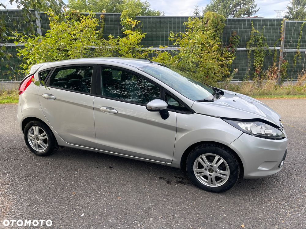 Ford Fiesta 2011 photo 2