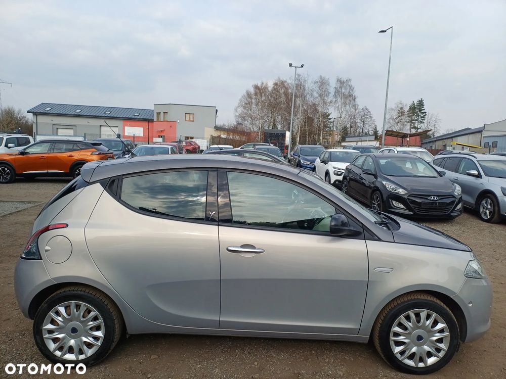 Lancia Ypsilon 1.2 8V Platino (4 os.) - 8
