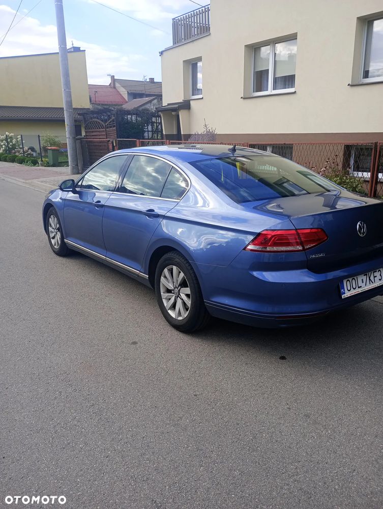 Volkswagen Passat - 4