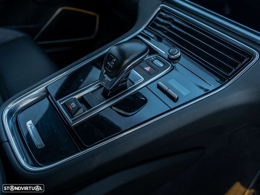 Porsche Panamera Sport Turismo 4 E-Hybrid Edition 10 Anos - 25