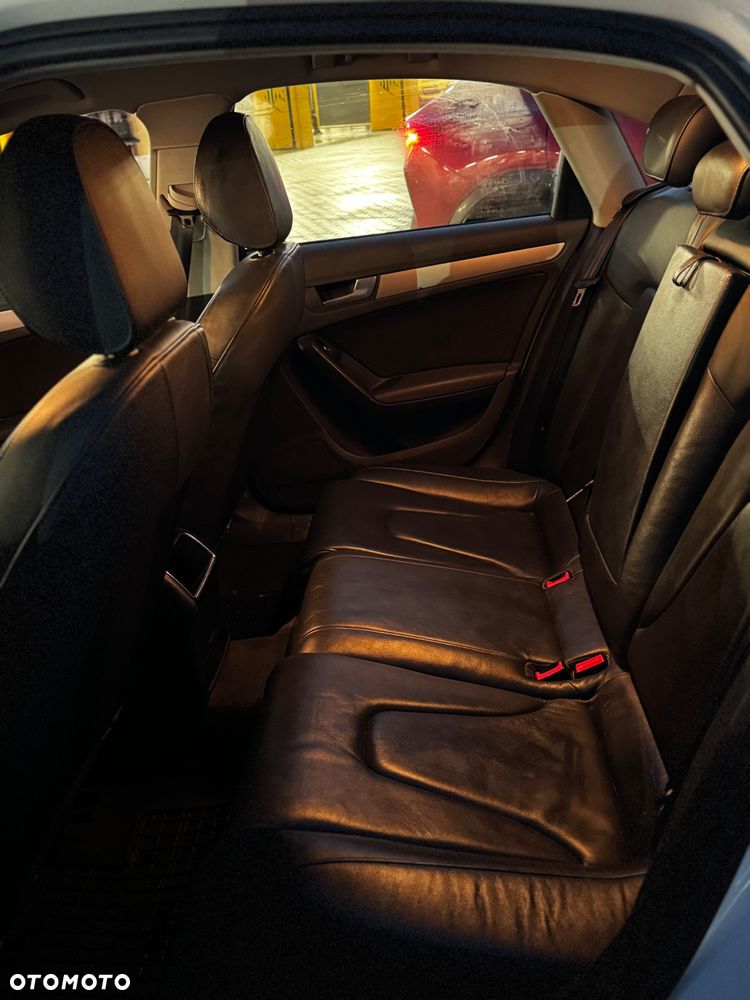 Audi A4 Limousine - 10