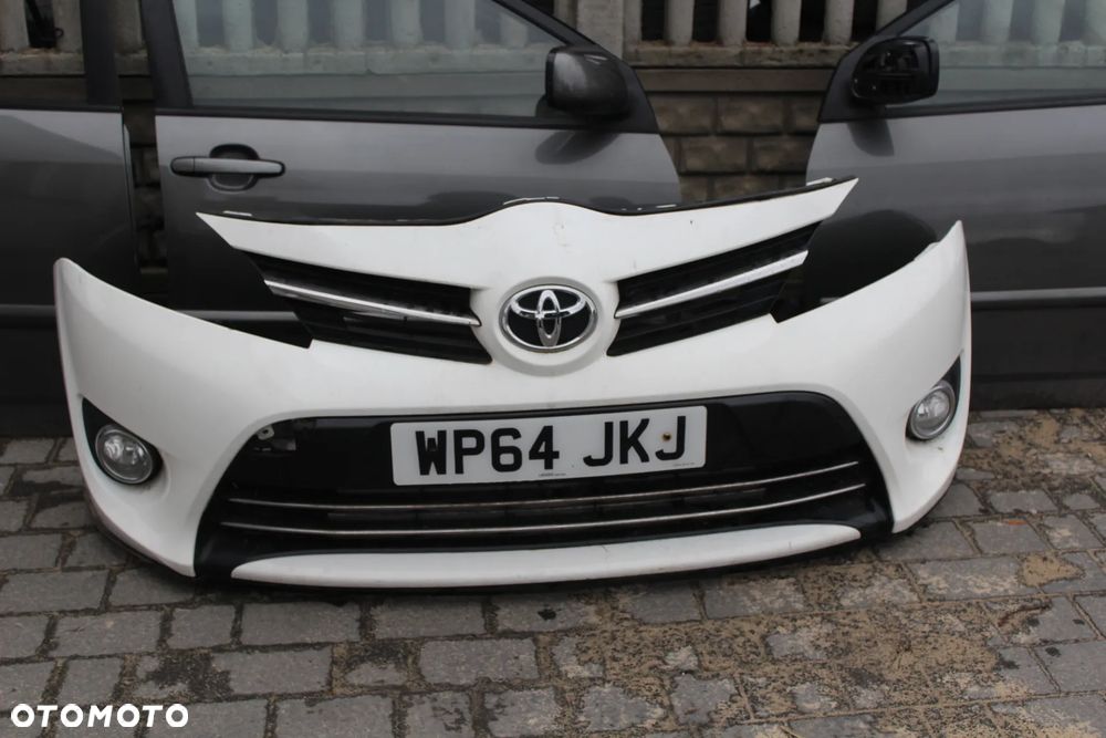 zderzak przód grill toyota verso r2 kolor 040 2014r kompletny