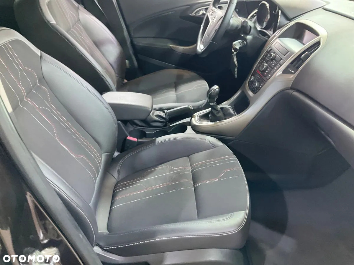 Opel Astra 1.4 Turbo 150 Jahre - 10
