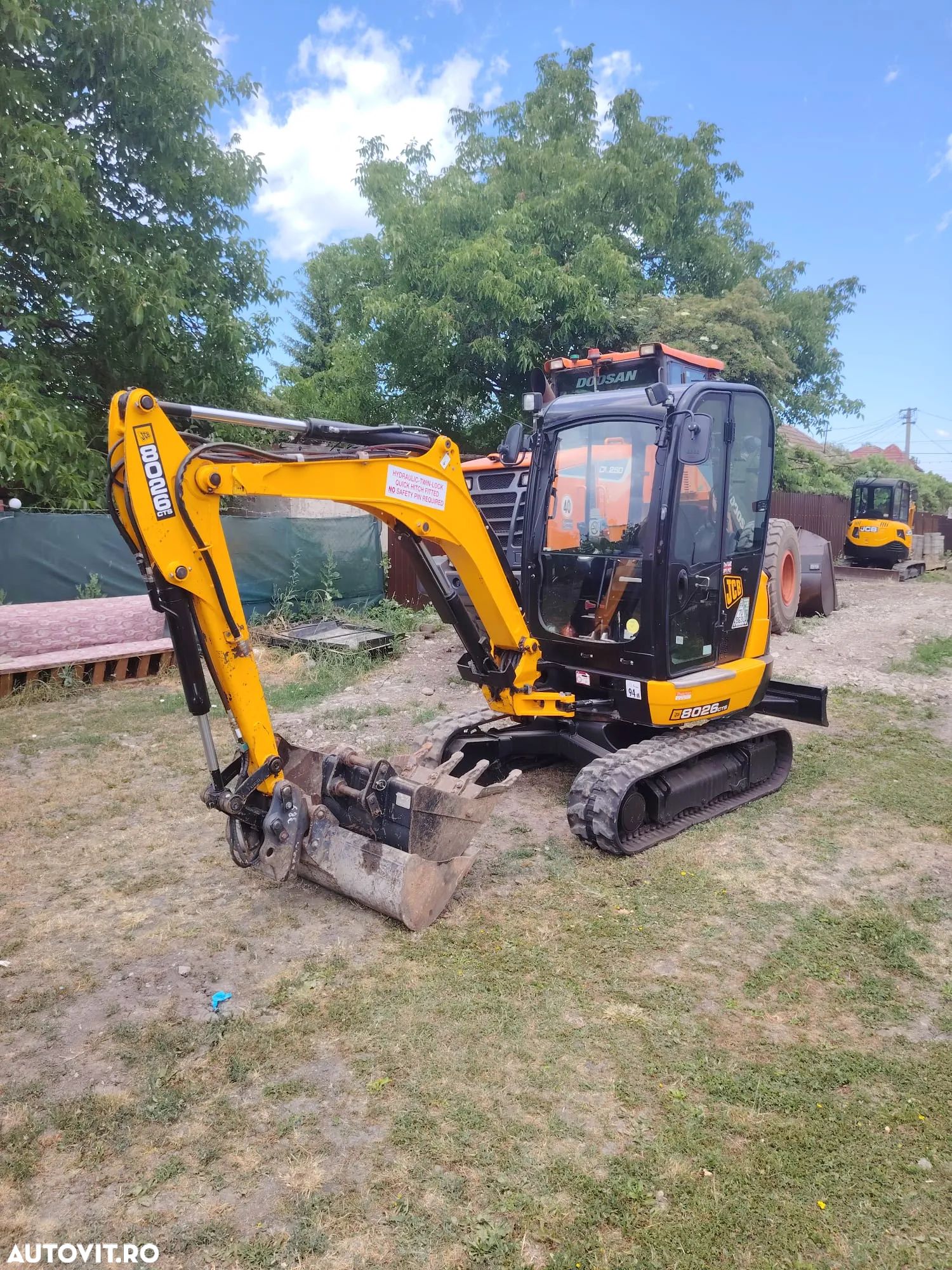 JCB 8026 - 1
