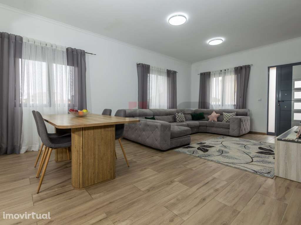 Moradia Isolada T4+2 Remodelada - Candelária, Ponta Delgada - Grande imagem: 2/38