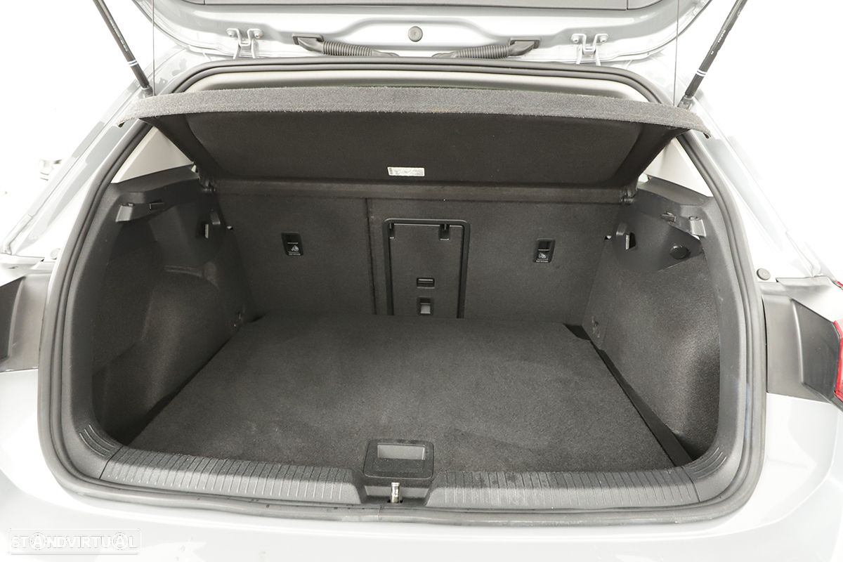 VW Golf 1.0 eTSI Life DSG - 21