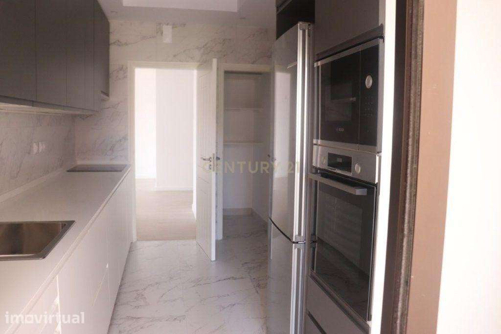 Apartamento Renovado T2 em Oeiras com Vista Atraente - Grande imagem: 5/17
