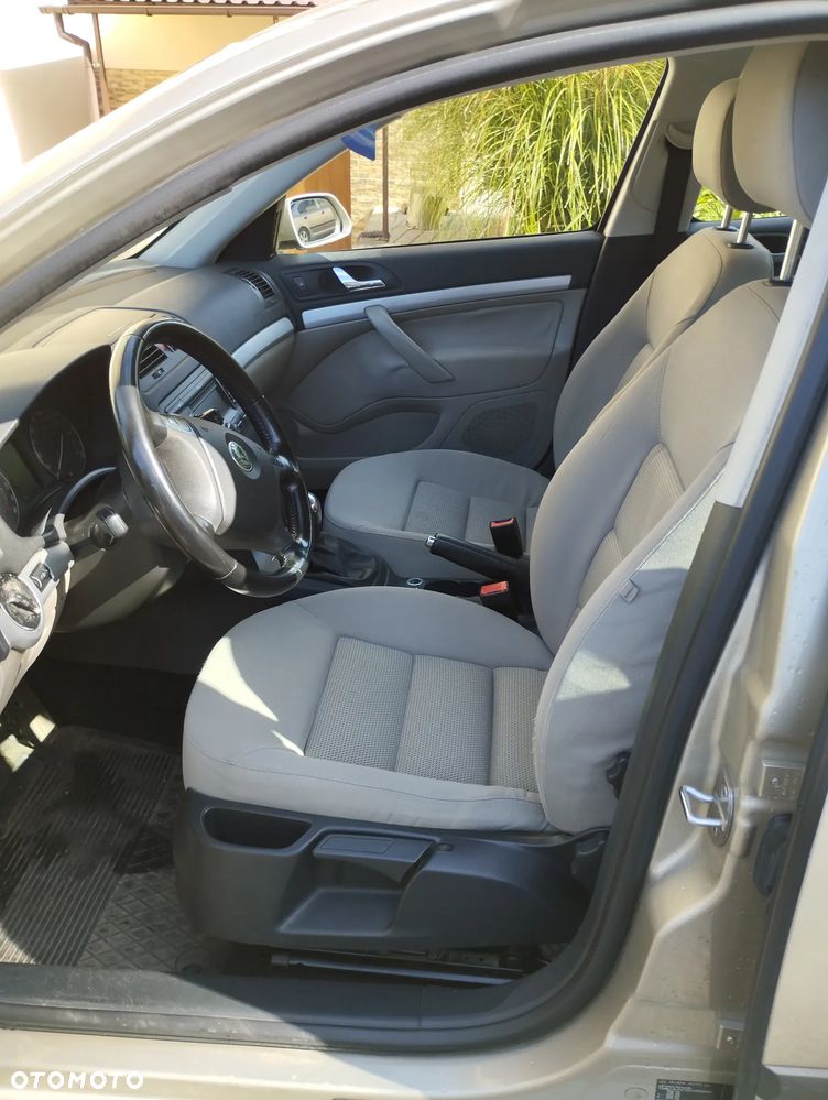Skoda Octavia 1.6 Ambiente - 14