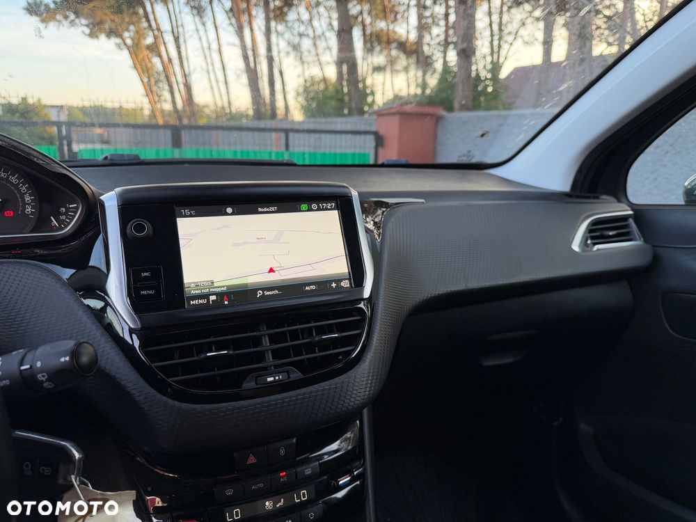Peugeot 208 - 17