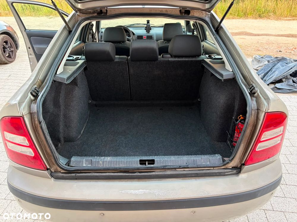 Skoda Octavia 1.6 Tour - 12