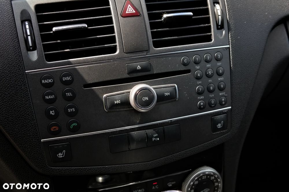 Mercedes-Benz Klasa C 180 CGI Automatik BlueEFFICIENCY - 26