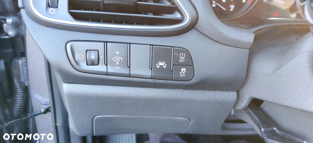 Hyundai i30 1.4 Trend - 21