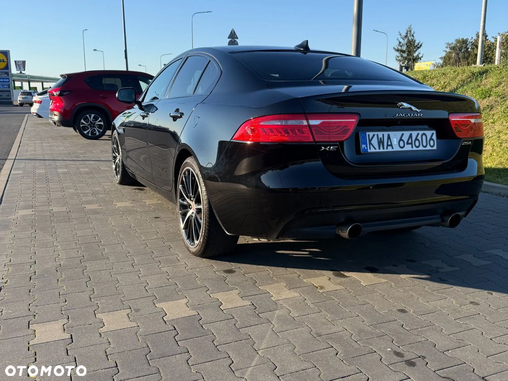 Jaguar XE 2.0 T Portfolio - 37