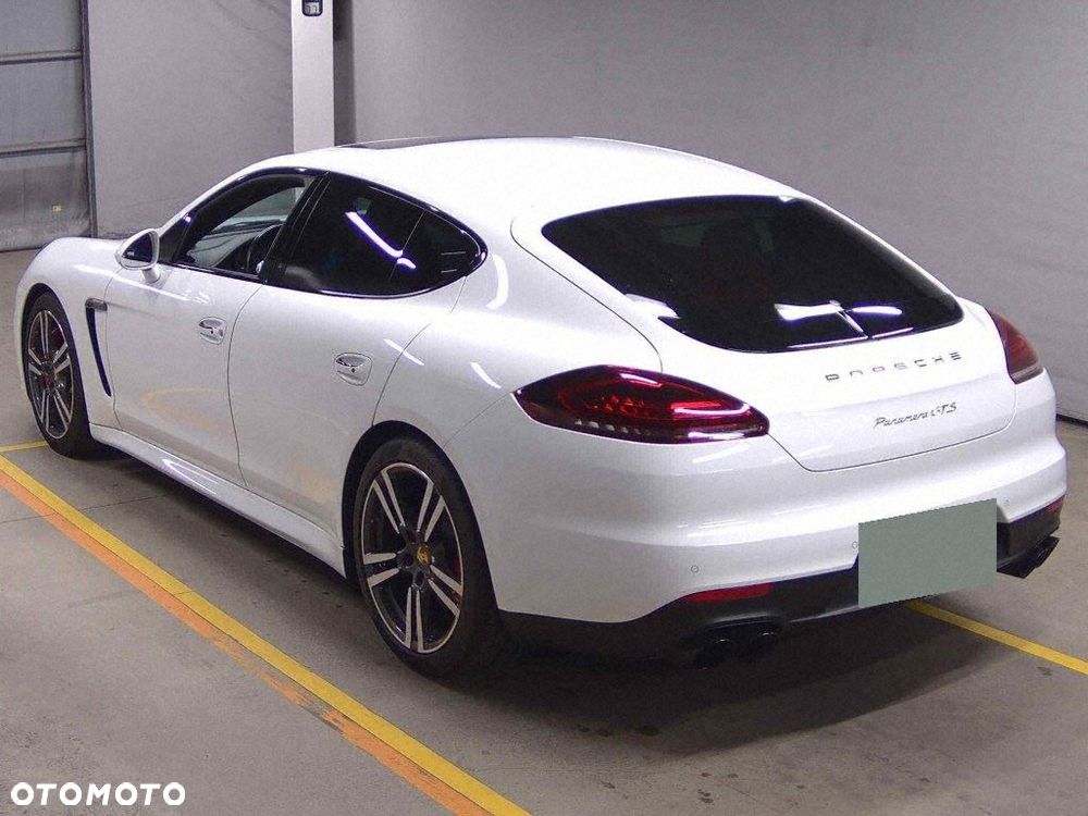 Porsche Panamera GTS - 4