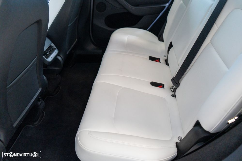 Tesla Model Y Performance Dual Motor AWD - 11